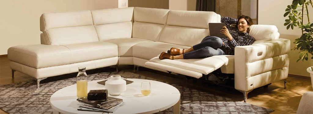 Natuzzi Leather Sectional Recliner